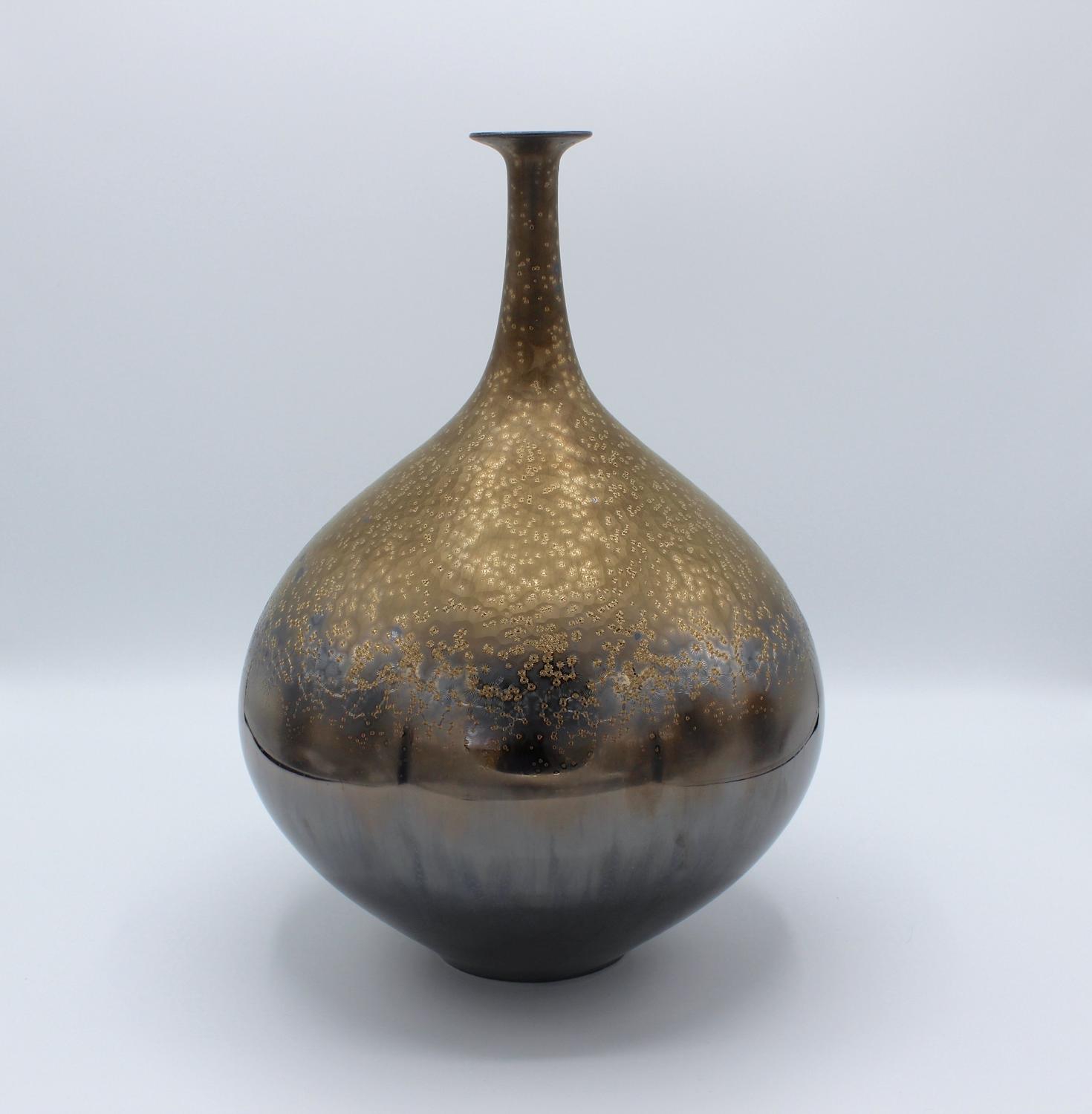 Hideaki Miyamura, Vase with Black and Gold